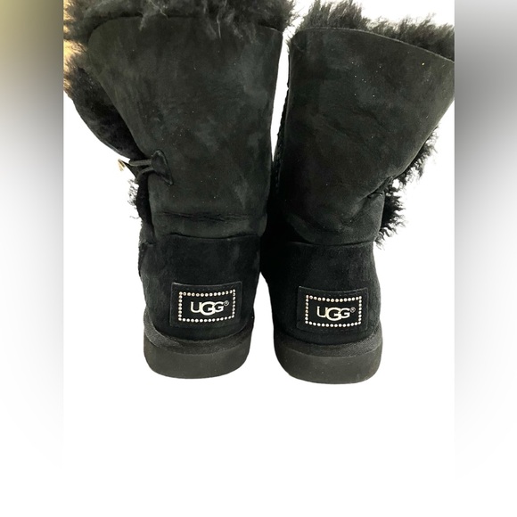 UGG Bailey Button Bling Black Sheepskin Swarovski Crystal Boot Womens Size 8 - Picture 6 of 8